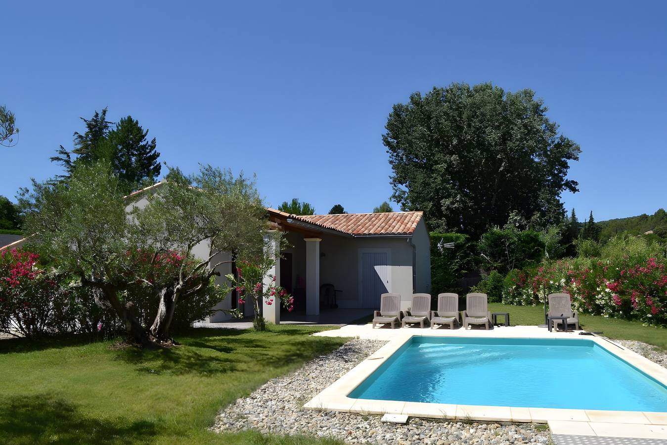 Maison de vacances « Les Cinsault » avec piscine privée, Wi-Fi et climatisation in Vaison-la-Romaine, Parc naturel régional du Mont-Ventoux