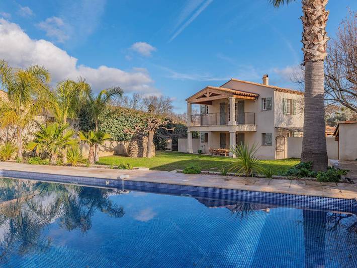 Apartamento de vacaciones para 8 personas, con piscina además de jardín y terraza - 1