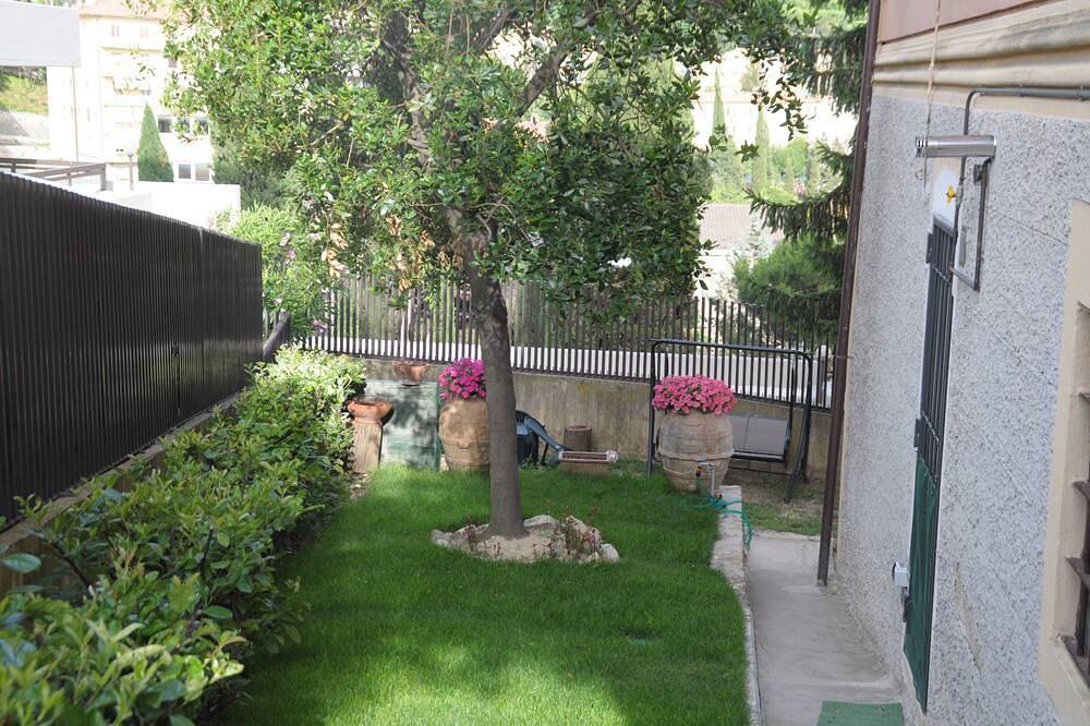 Entire apartment, Grandma Jenny Apartment: apartment with garden in the center of Perugia in Perugia, Perugia Province