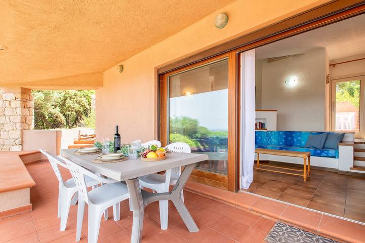 Ferienhaus 'Villa Elena' mit Meerblick, privater Terrasse und Klimaanlage in Costa Paradiso, Trinità d'Agultu e Vignola