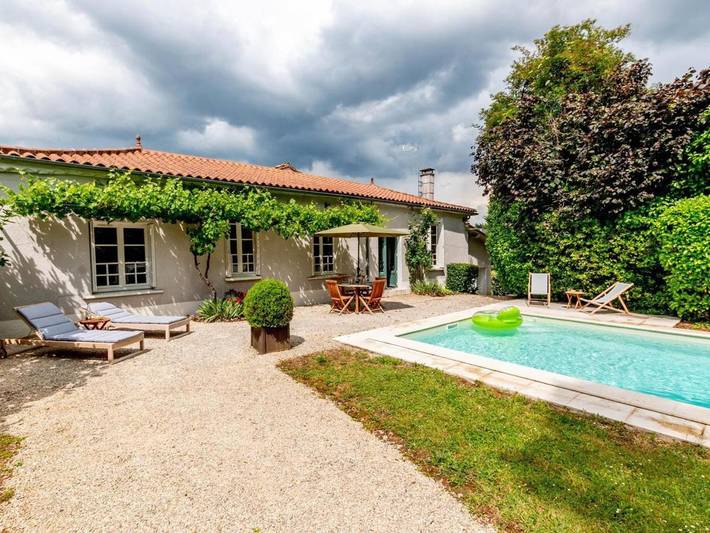 Maison de vacances pour 4 personnes, avec piscine ainsi que jardin et terrasse