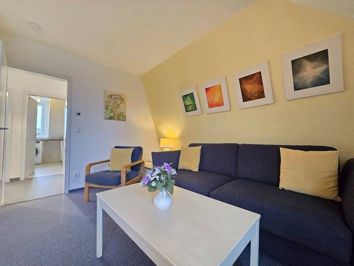 Ganze Wohnung, Ferienhaus am Dorfteich 16a Og – Ferienwohnung in Wenningstedt auf Sylt mit Dünenblick, Garten & Strandnähe für bis zu 5 Personen in Wenningstedt, Sylt
