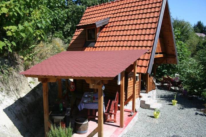 Gîte pour 5 personnes, avec vue et jardin, adapté aux familles à Kosjerić