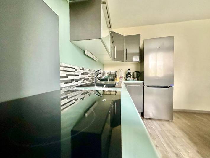 Location de vacances pour 6 personnes, avec vue et balcon, adapté aux familles dans Le Palais-sur-Vienne - 3