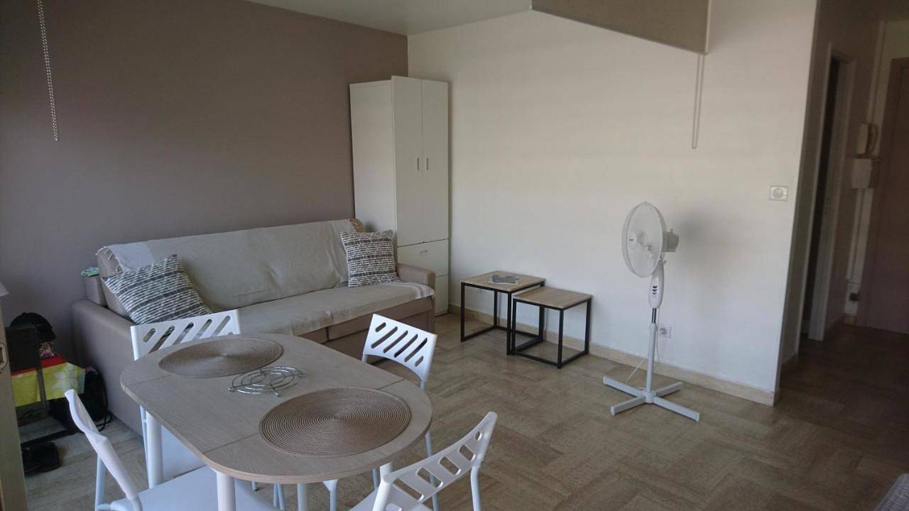 Entire apartment, One-Bedroom Apartment in Cannes La Bocca, Cannes