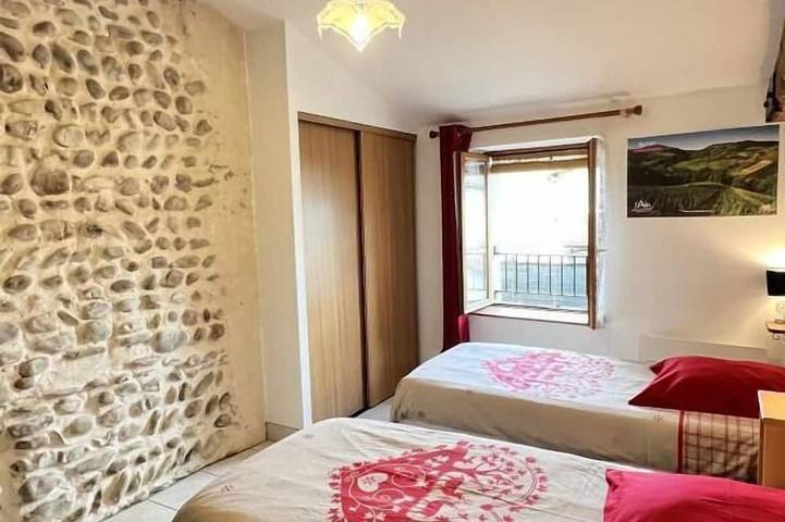 Location de vacances pour 4 personnes, avec Jardin à Chazey-sur-Ain - 4