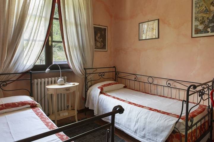 Big Private Garden, AC, Swimming Pool, Hot Tub, Huge Play Area, & Great Views in Capannori, Provincia di Lucca