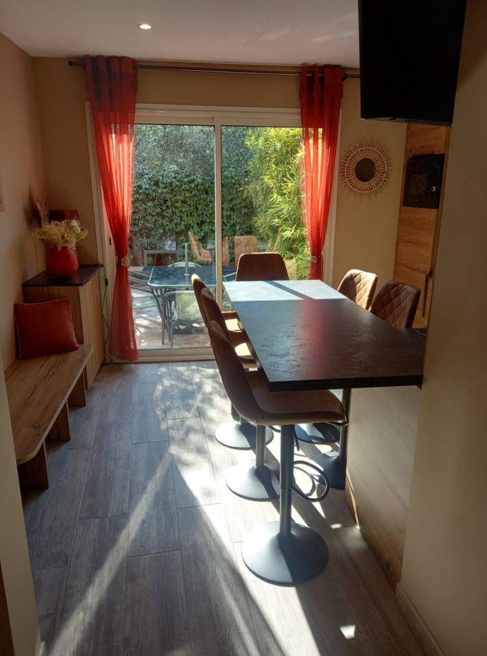 Gîte pour 6 personnes, avec jacuzzi ainsi que piscine et terrasse à Le Luc - 4