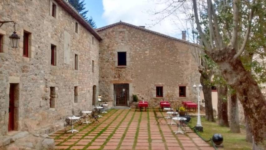Hôtel pour 2 personnes, avec Terrasse et Jardin ainsi que Piscine et Sauna à Montseny