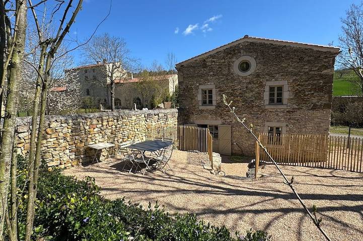 Gîte pour 8 personnes, avec terrasse et jardin