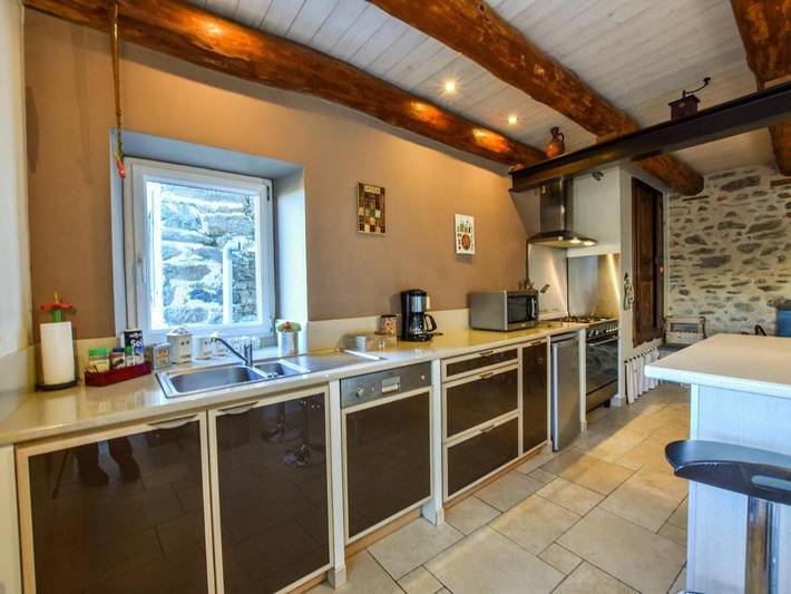 Location de vacances pour 6 personnes, avec jardin et terrasse, animaux acceptés à Saint-Beauzire - 3