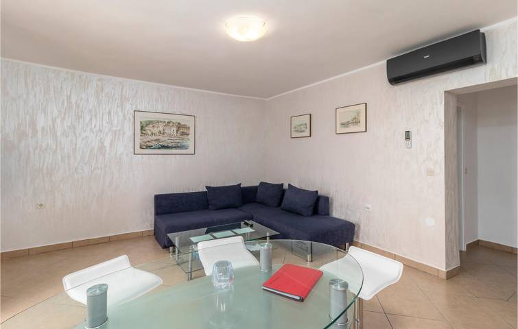 Ferienhaus für 12 Personen, mit Terrasse und Pool auf Rab - 4