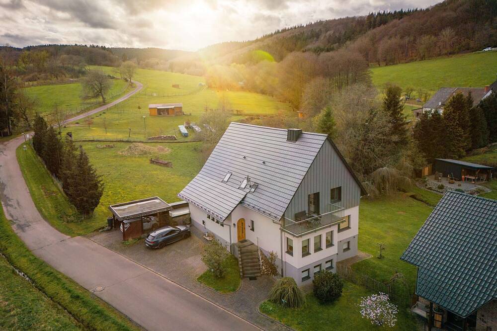 Ganze Wohnung, Schöne geräumige Ferienwohnung in Neroth in Neroth, Vulkaneifel