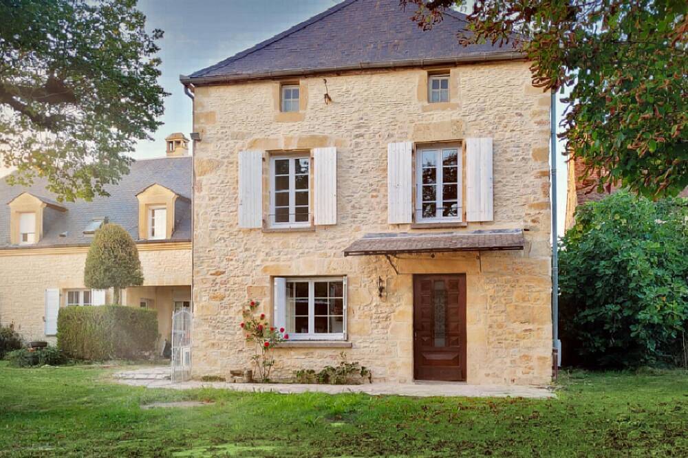 Maison avec piscine au cœur du village, prés de la rivière en Périgord Noir. in Saint-Julien-de-Lampon, Quercy
