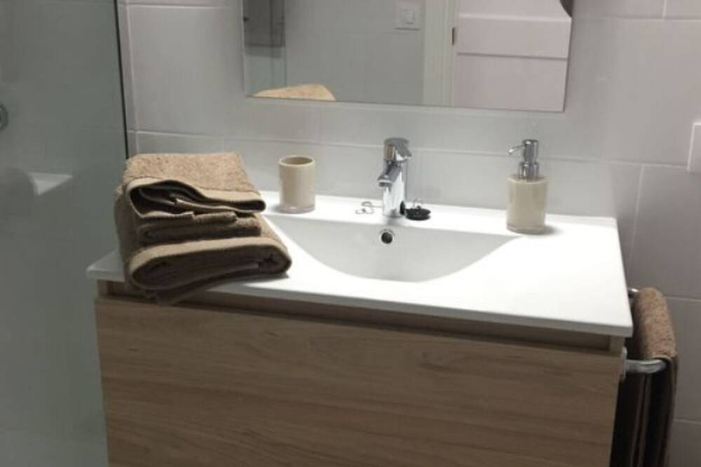 Apartamento entero, Apartamento Ciudadela con aire acondicionado y piscina. in Cala Blanes, Ciudadela