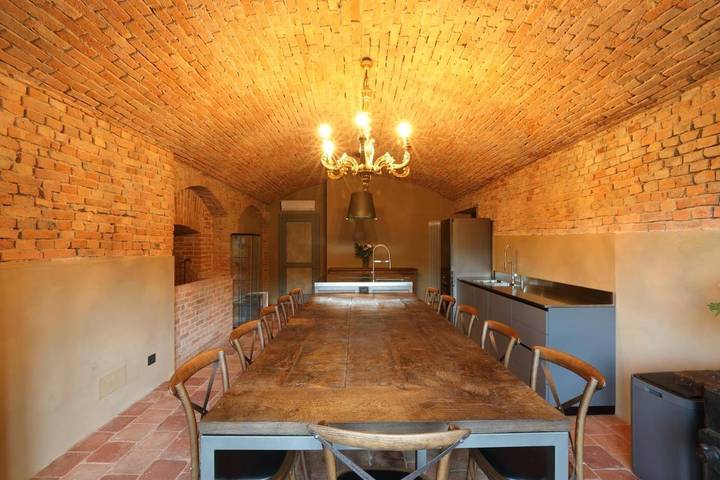 Gîte pour 8 personnes, avec vue ainsi que terrasse et piscine à Barolo - 4