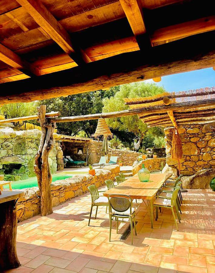 Villa pour 8 personnes, avec piscine ainsi que jardin et vue