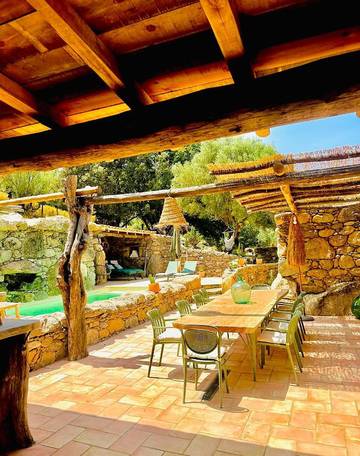 Cottage pour 8 personnes, avec jardin ainsi que vue et piscine à Lama