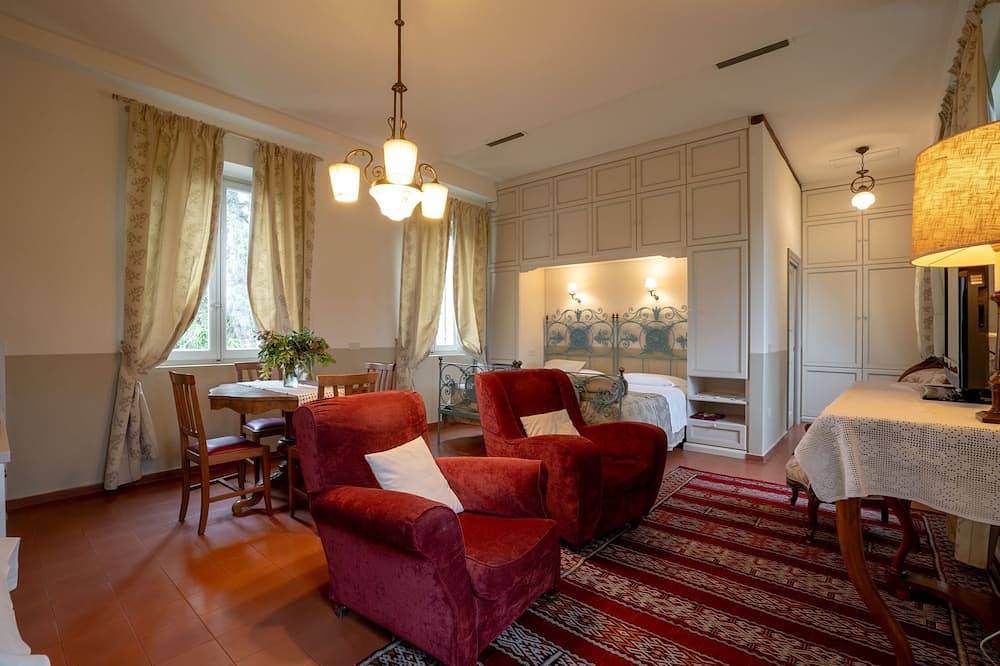 Entire apartment, In old rural farmhouse, with swimming pool, suitable for families in Pesaro, Valle del Metauro