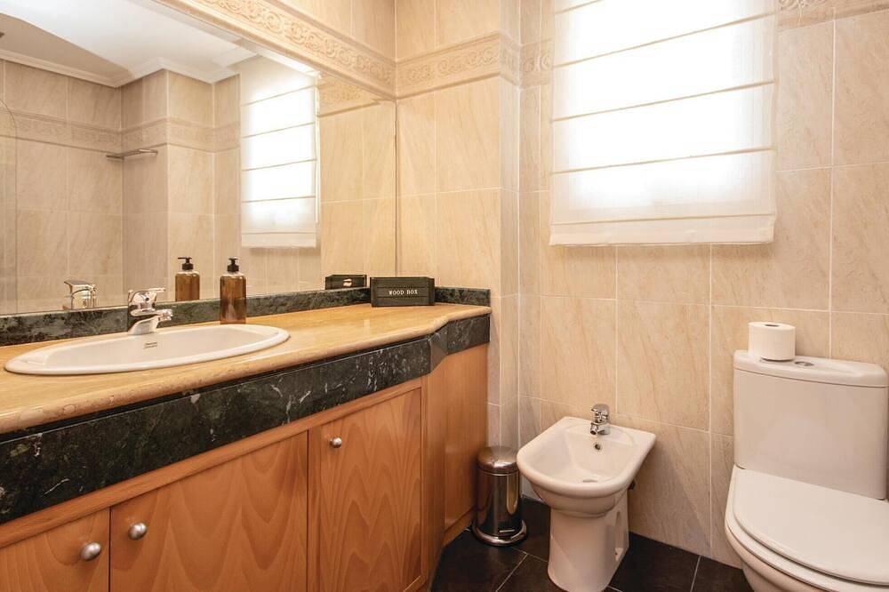 Entire apartment, Awesome apartment in Estepona with Wifi in La Resina, Estepona