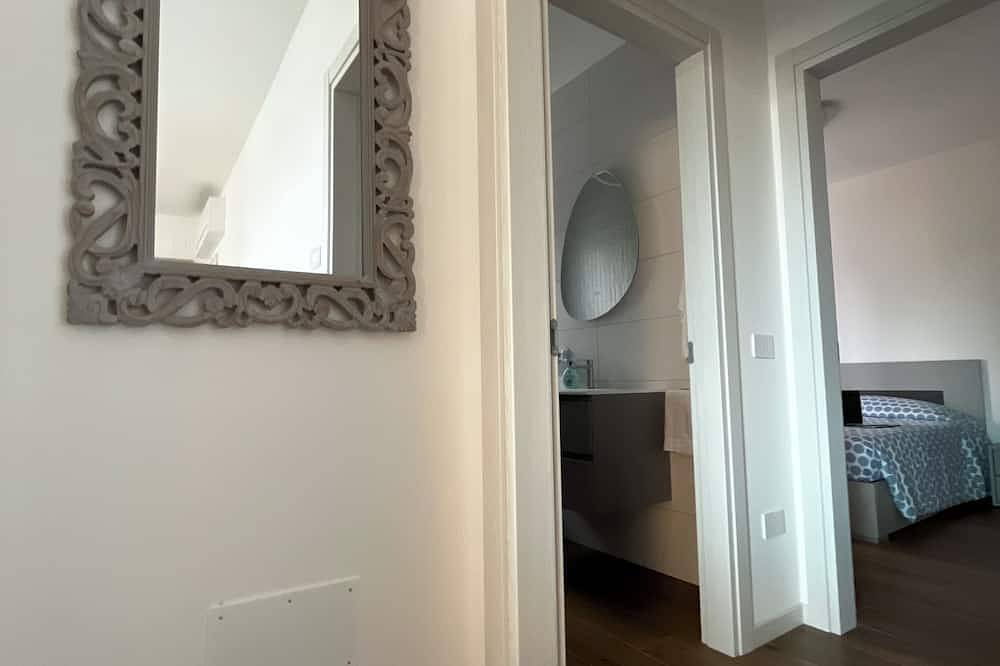 Entire apartment, Bluesuite - Nuovissimo trilocale fronte mare, 3 piano con terrazza e box in Riviera delle Palme