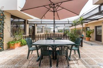 Gîte pour 8 personnes, avec jardin ainsi que terrasse et piscine dans Angeiras