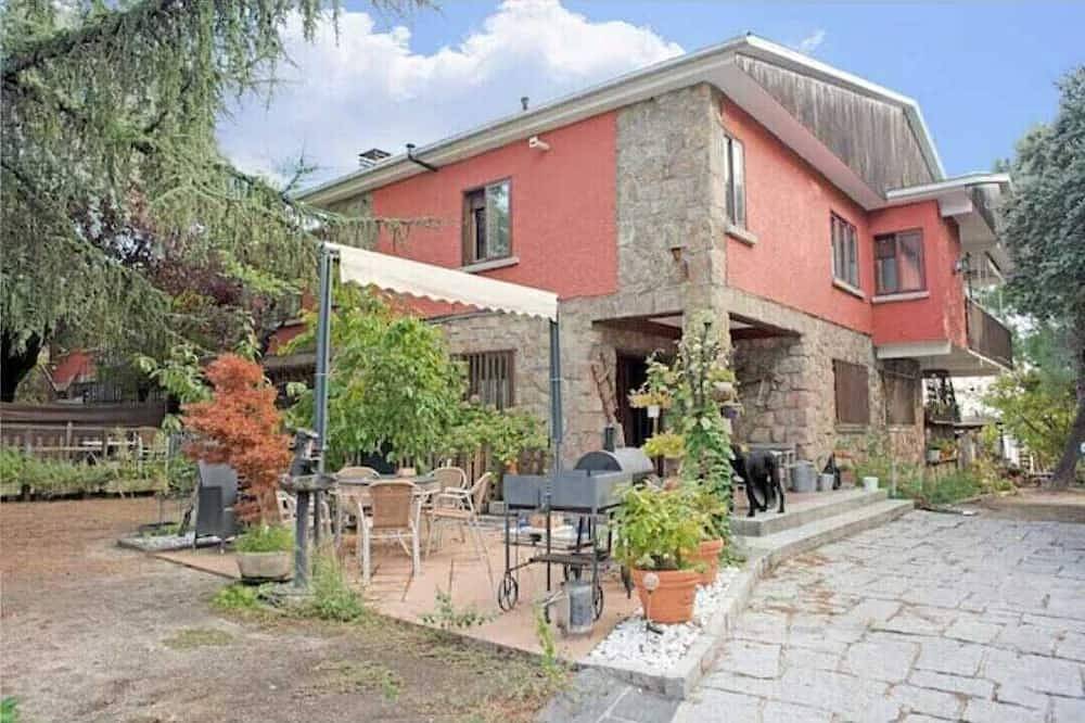 Peñalara-la casa de Galapagar, alojamiento romántico de piedra, con chimenea. in Galapagar, Provincia de Madrid
