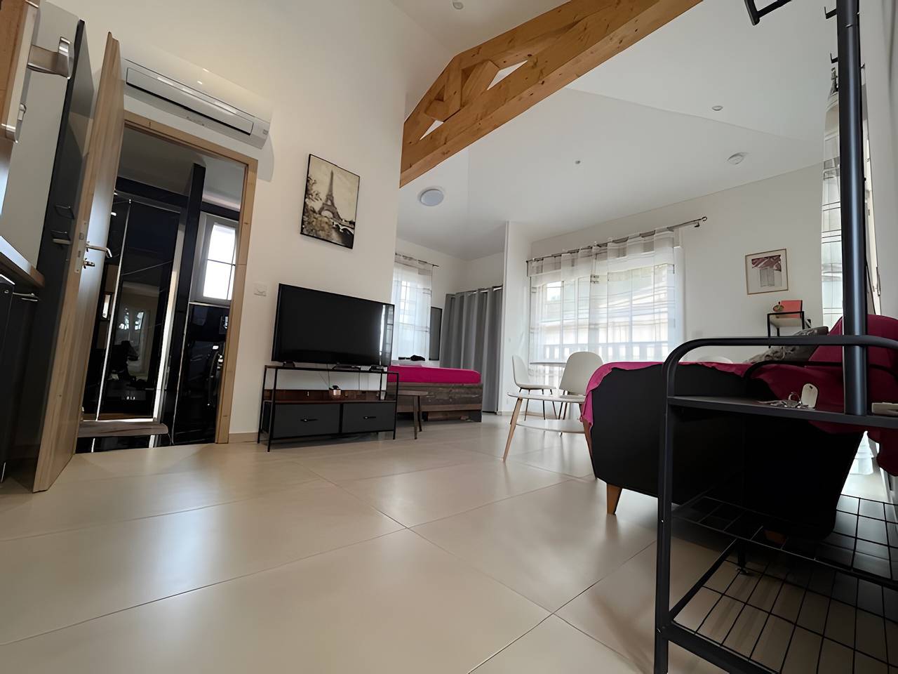 Appartement entier, Appartement La Casa 177 - 2 avec balcon, Wi-Fi et climatisation in Fréjus Plage, Fréjus