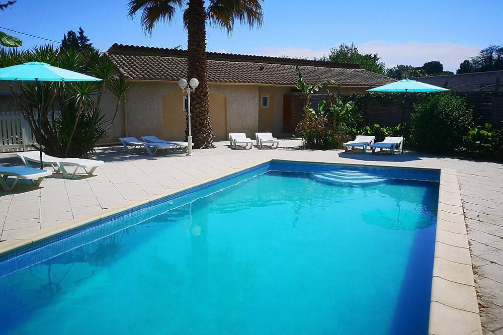 T2 + cabañas con piscina climatizada en un parque in Maraussan, Region de Béziers