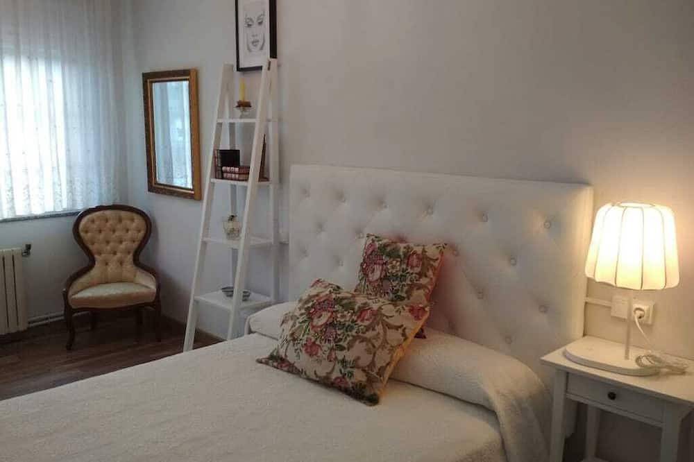 Entire apartment, Apartment with panoramic views five minutes from the beach in Corcubión, Costa da Morte