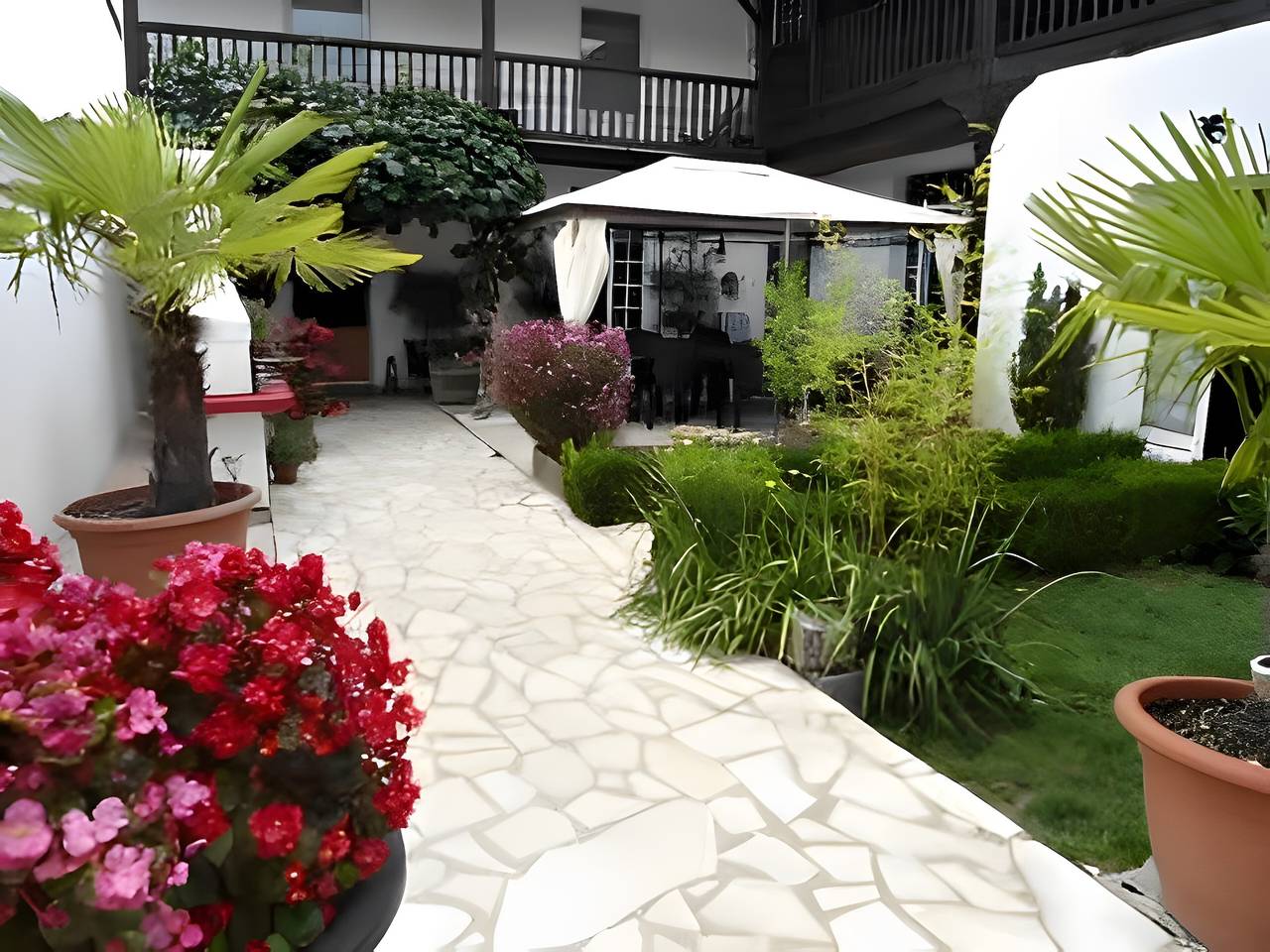 Chambre d’hôtes « Chambre Bleue » avec jardin partagé, Wi-Fi et climatisation in Maubourguet, Hautes-Pyrénées