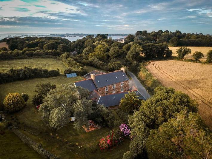 Chambre d’hôte pour 3 personnes, avec Terrasse ainsi que Jardin et Vue à Ploubazlanec