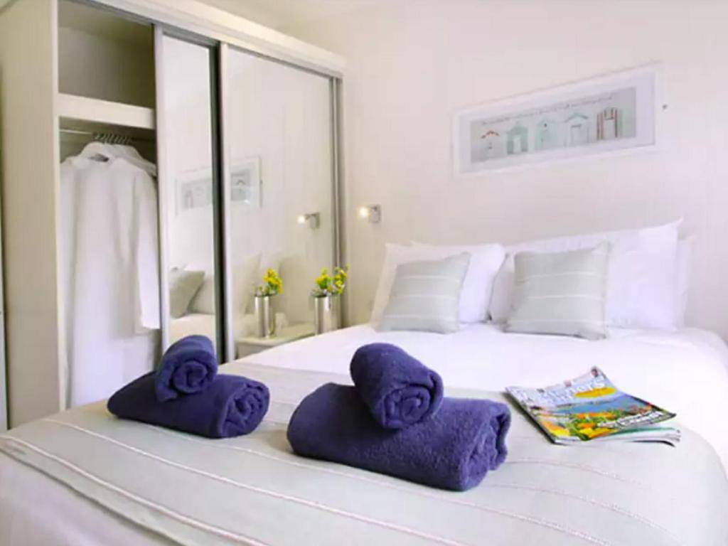 5 Bedroom Signature Lodge with Hot Tub in Milford-on-Sea, Hampshire