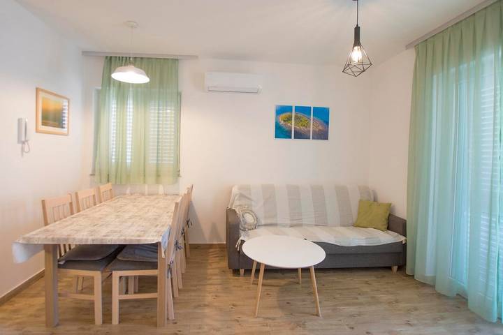 Ferienwohnung für 4 Personen, mit Balkon/Terrasse in Pakostane - 3