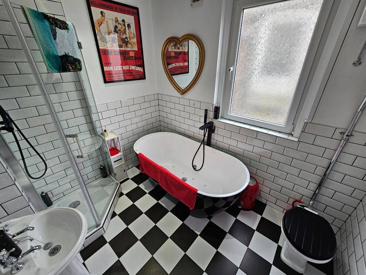 Entire apartment, Three-Bedroom Apartment in Southsea, Portsmouth