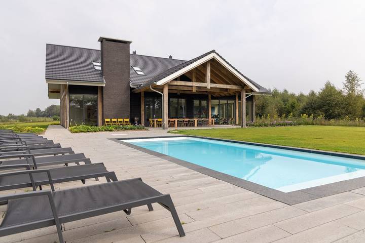 Vakantiehuis voor 24 personen, with Balkon/Terras and Terras as well as Tuin and Sauna in Aalten