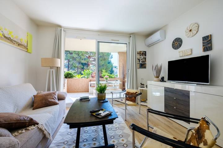 Appartamento intero, Appartamento 'Vaugrenier Presidences' con vista lago, Wi-Fi e aria condizionata in Villeneuve-Loubet, Costa mediterranea (Francia)