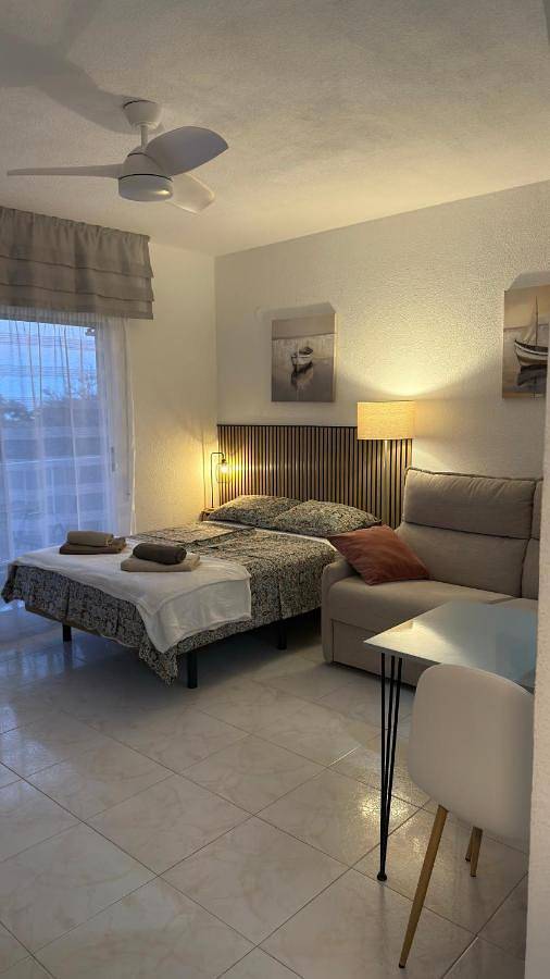 Appartement entier, Acogedor estudio La Marina in La Marina, Elche