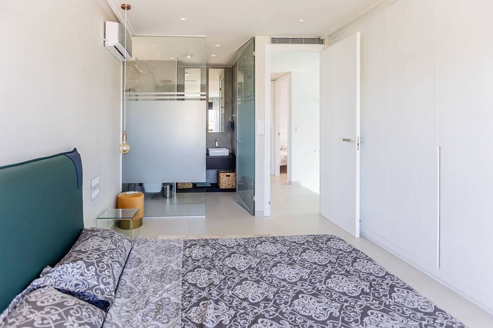 Villa with private swimming pool close to the sea in Dehesa de Campoamor, Orihuela