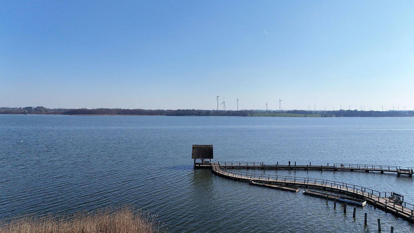 Ferienhaus direkt am Hemmelsdorfer See mit großer Spielwiese und direktem Seezugang in Hemmelsdorfer See, Timmendorfer Strand