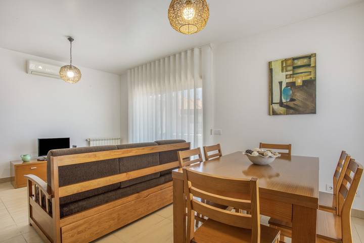 Ganze Wohnung, Apartment 'Campo Mar - T1 mit Pool' mit Meerblick, Wlan und Klimaanlage in Praia de São Martinho do Porto, São Martinho do Porto