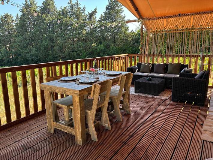 Tente pour 4 personnes, avec Terrasse et Jardin ainsi que Piscine et Vue dans Gorges de l’Ardèche - 3