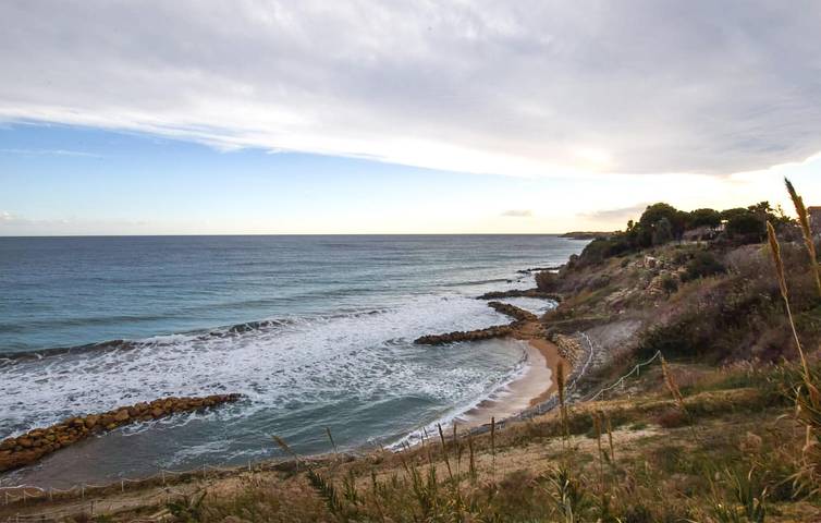 Apartamento vacacional entero, Apartamento Vista Mar | AC | Cocina | Internet | Parking in Badolato, Provincia de Catanzaro