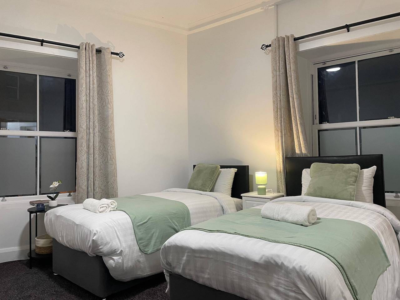 Entire holiday apartment, 22 Guests - Edenderry Luxury Apartment Retreat in County Offaly
