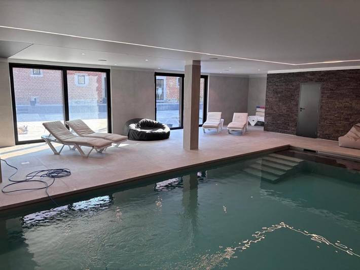 Gîte pour 4 personnes, avec terrasse ainsi que piscine et sauna à Hannut