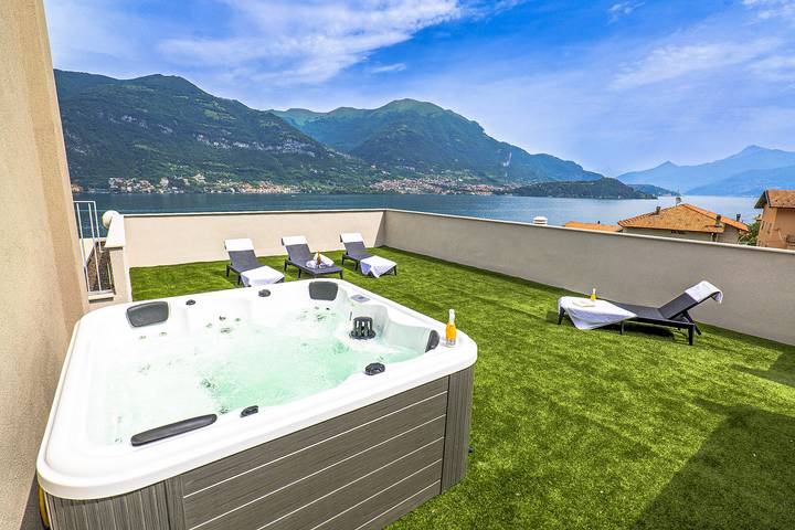 Ferienhaus für 8 Personen, mit Balkon und Whirlpool sowie Terrasse und Garten in Lezzeno