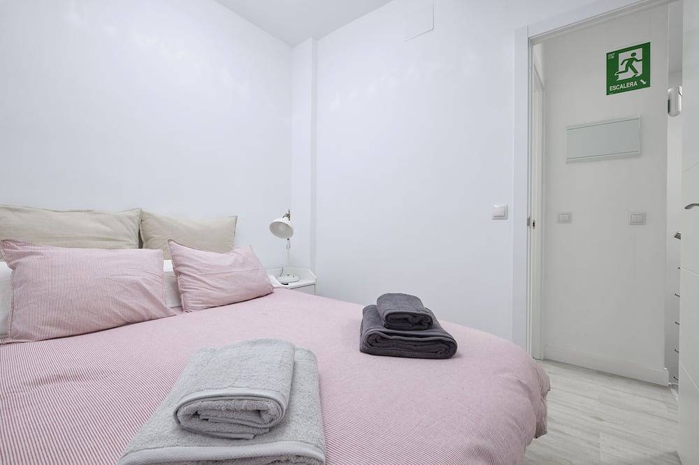 Apartamento entero, Apartamento reformado, Atocha, Wifii, A/C, Smart Tv in Arganzuela, Madrid