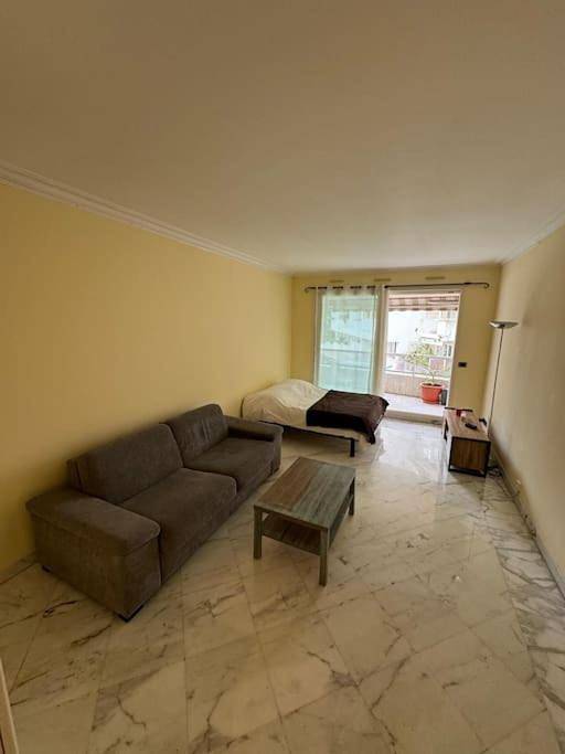 Gîte pour 2 personnes, avec Balcon et Jacuzzi ainsi que Terrasse et Vue à Monaco - 4