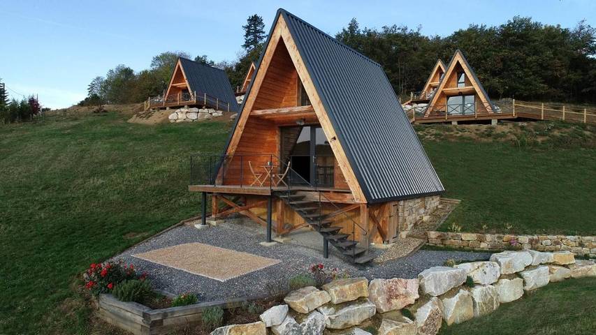 Location de vacances pour 4 personnes, avec Terrasse ainsi que Jardin et Vue à Saint-Christo-en-Jarez