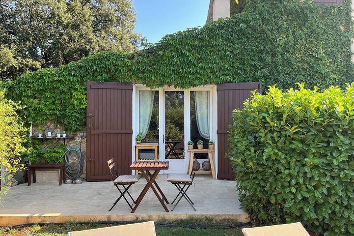 Location de vacances pour 2 personnes, animaux acceptés à Saint-Marc-Jaumegarde